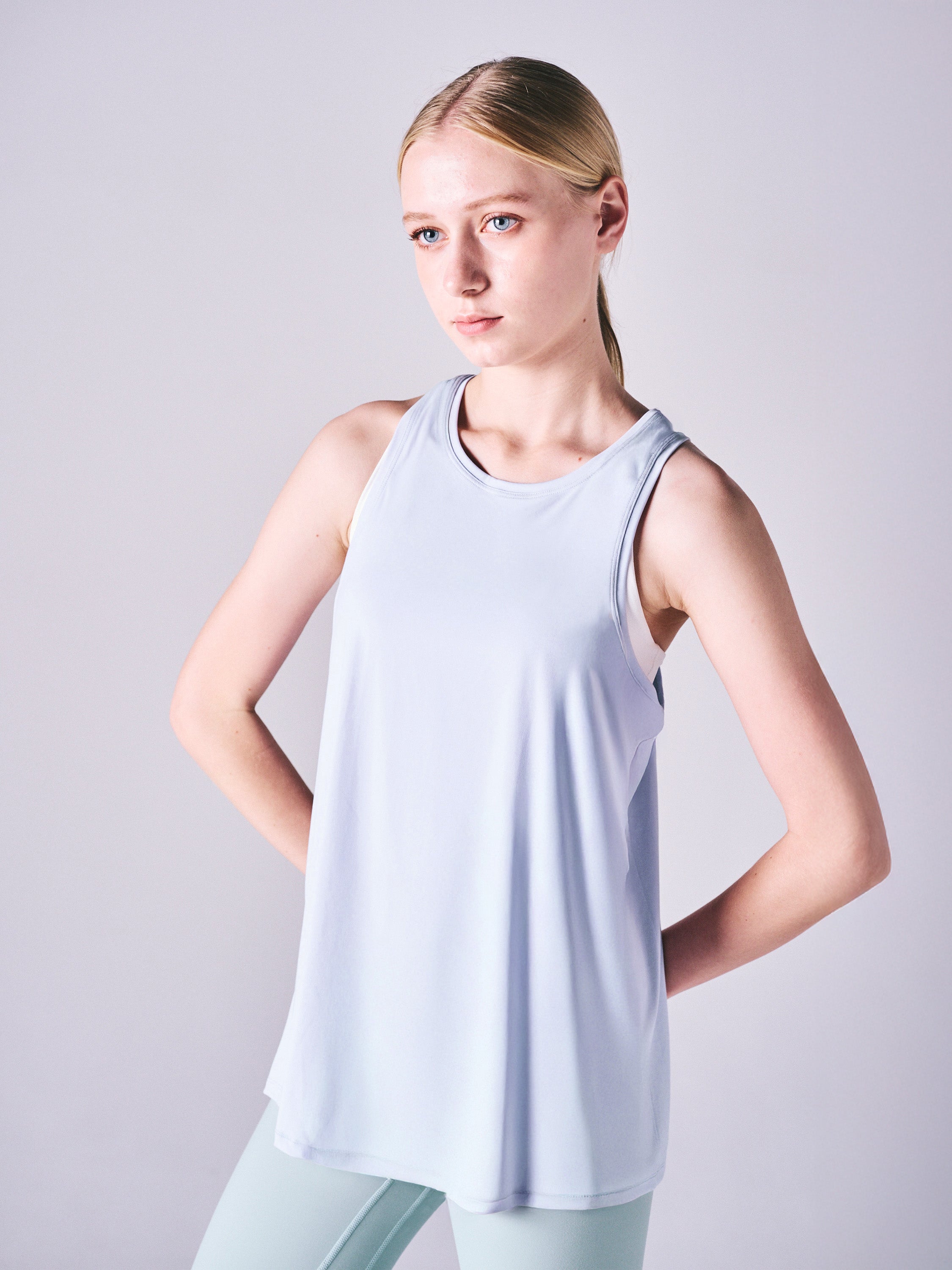 リリータンク ライトブルー 背中見せ ヨガトップス | タンクトップ