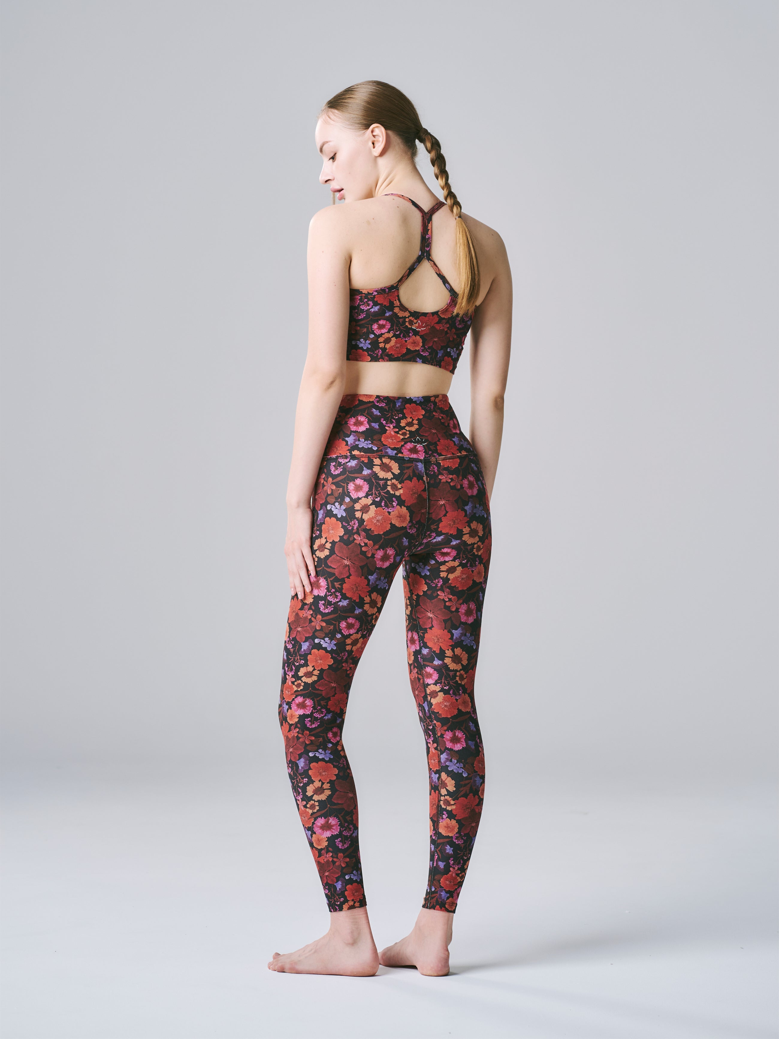 BEYOND YOGA ソフトマーク スリム レーサーバック ハイ クロップド タンク サマーブーケ