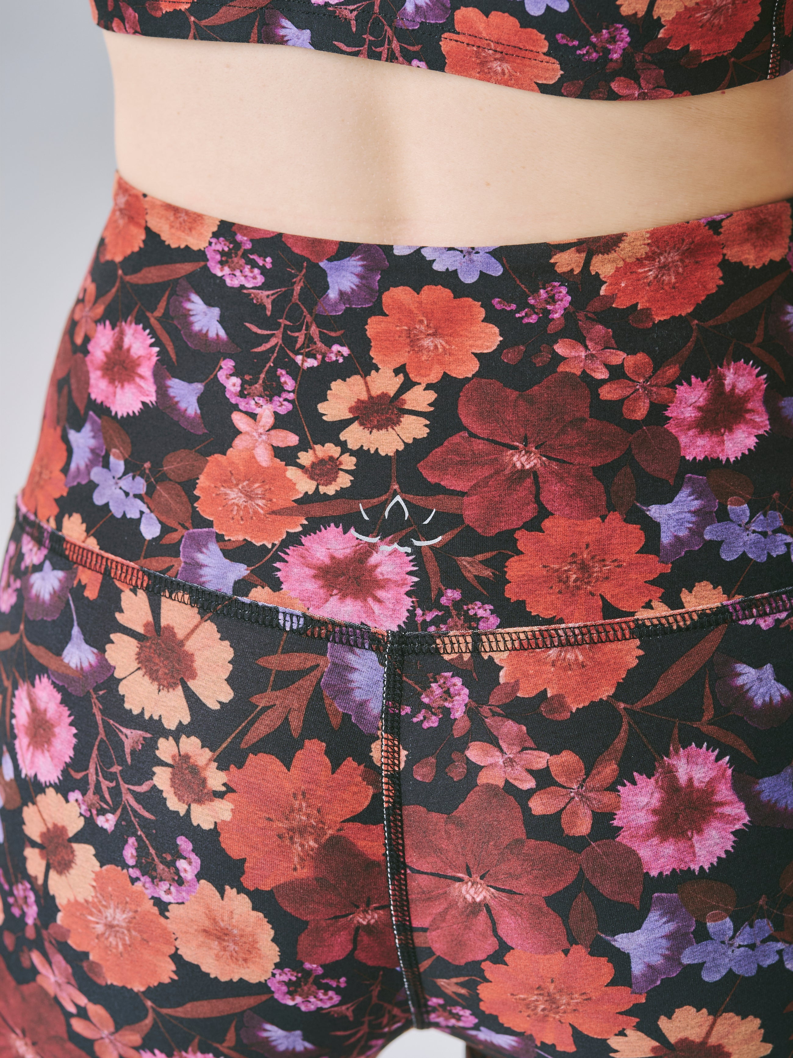 BEYOND YOGA ソフトマーク コート イン ザ ミディ ハイウエスト レギンス サマーブーケ