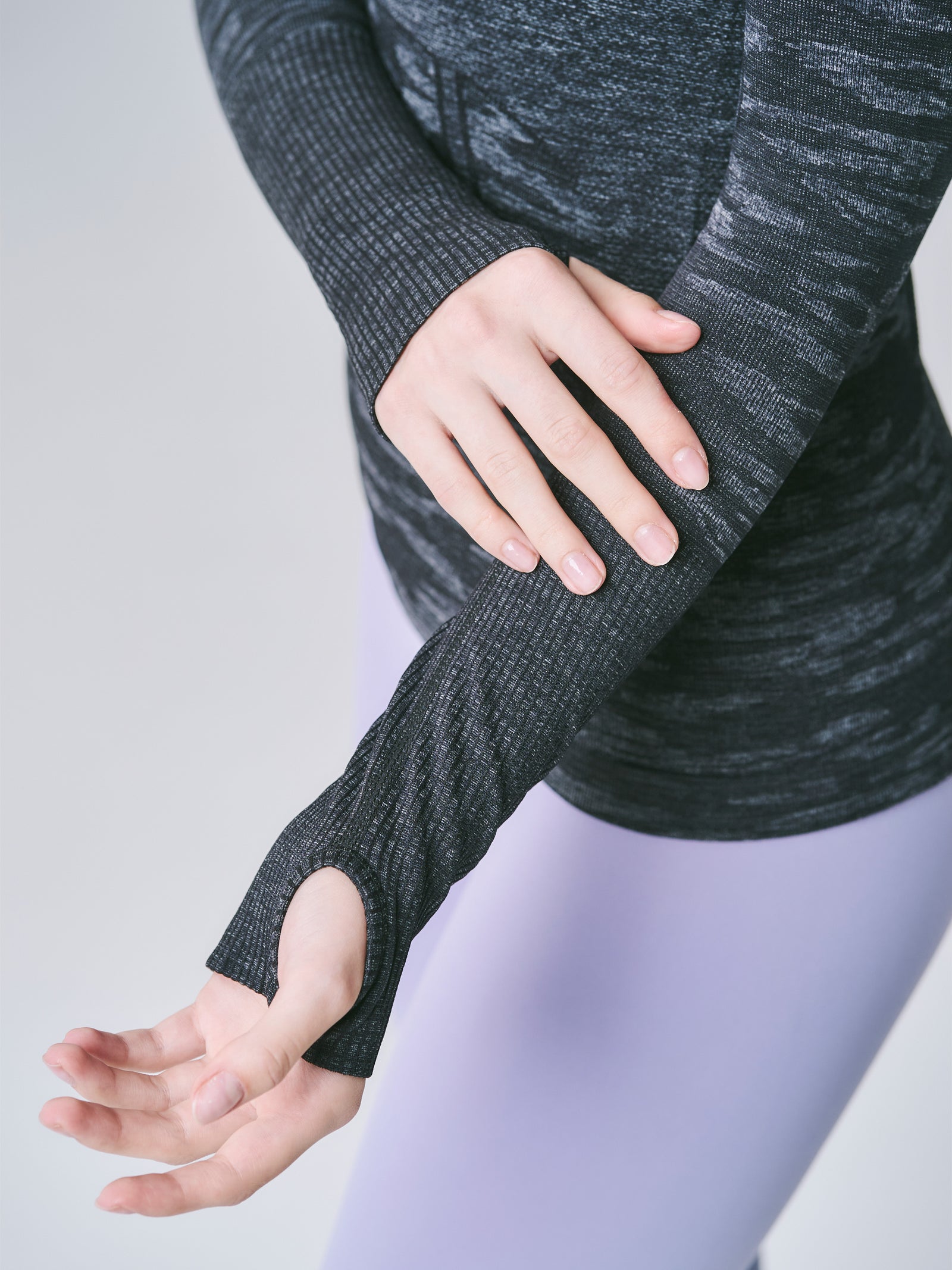 ヒトミ シームレス 長袖 トップス ブラックマール