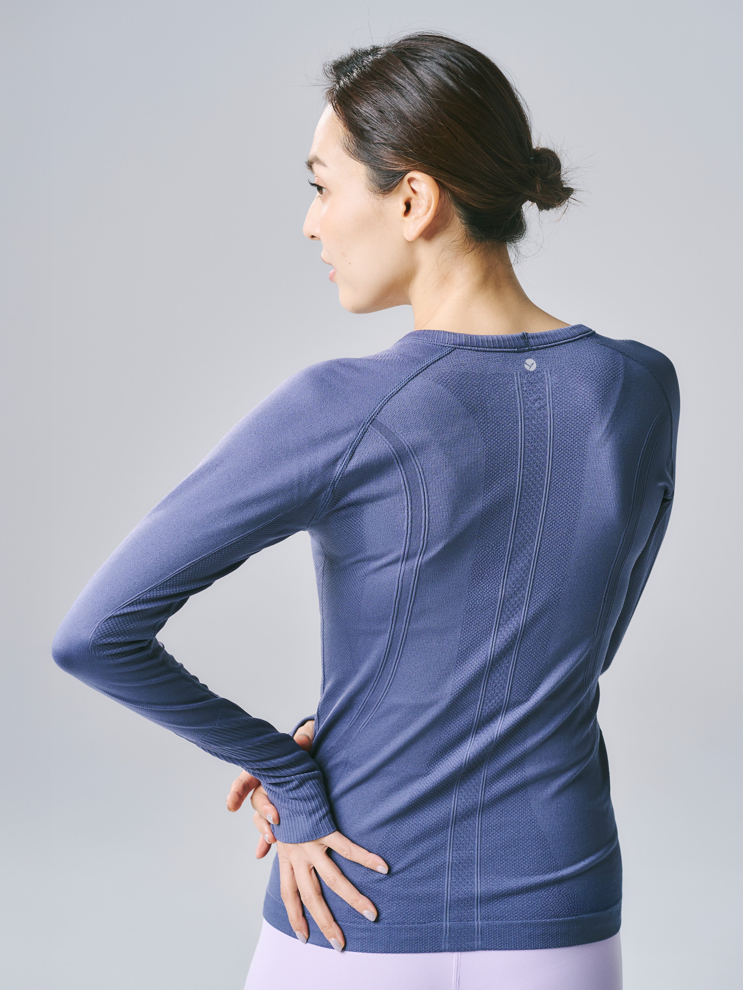 ヒトミ シームレス 長袖 トップス ネイビー