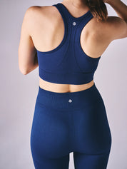 エッセンシャル シームレス スポーツブラ ネイビー