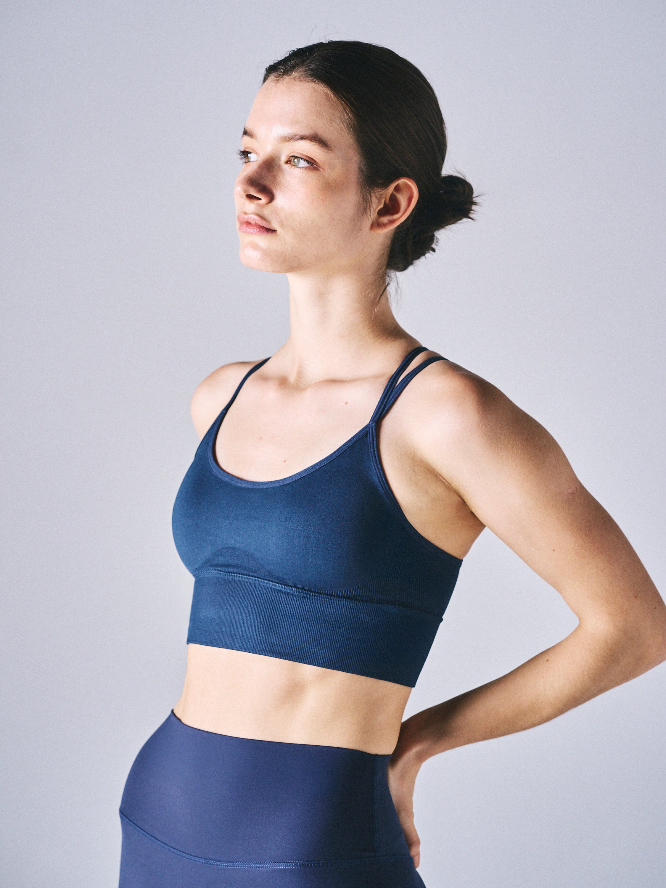 ルエラ シームレス ヨガ ブラトップ ネイビー｜ クロス ストラップ