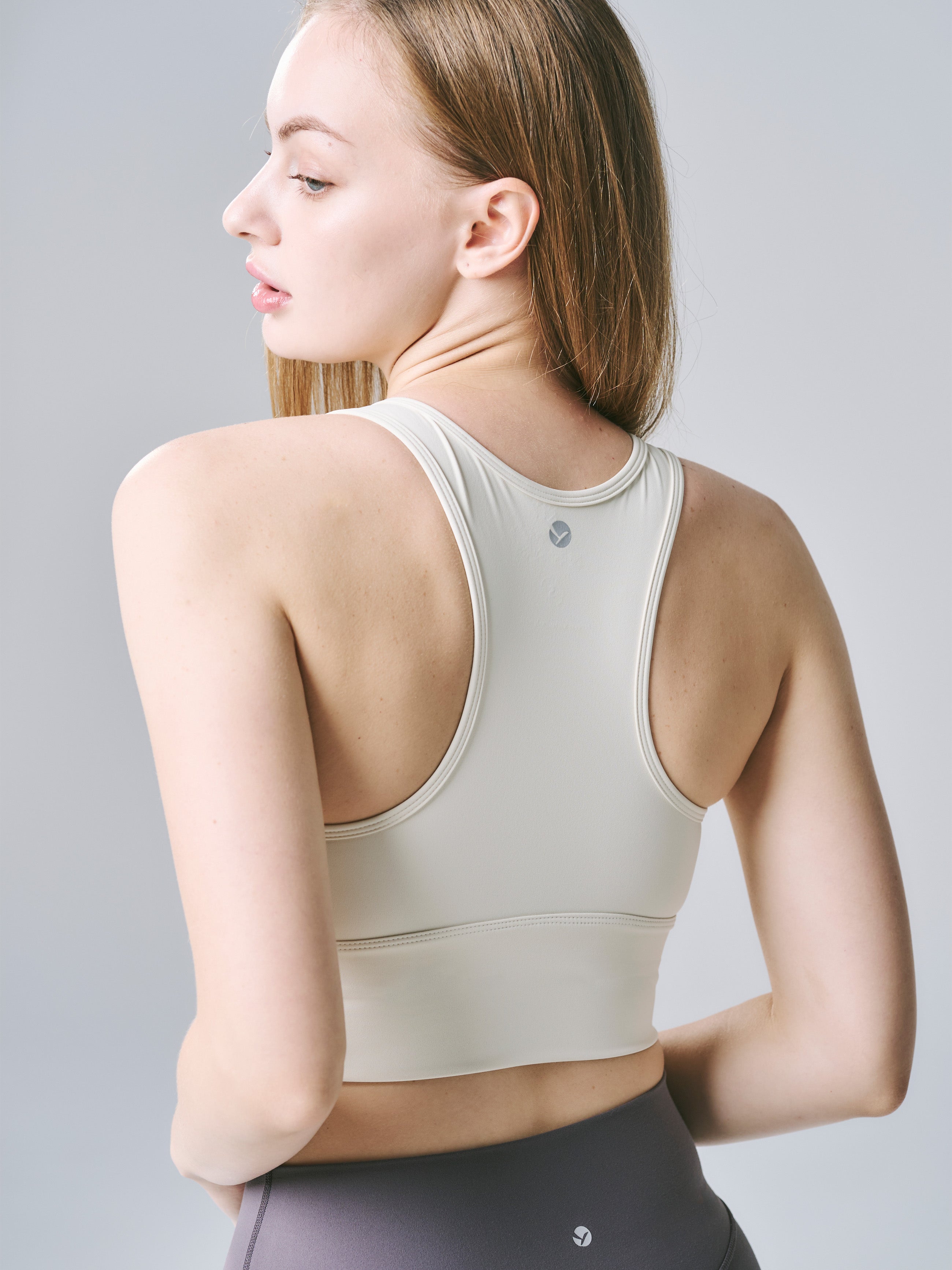 ブレンダ ハイネック ブラ アイボリー | スポーツブラ＆クロップ