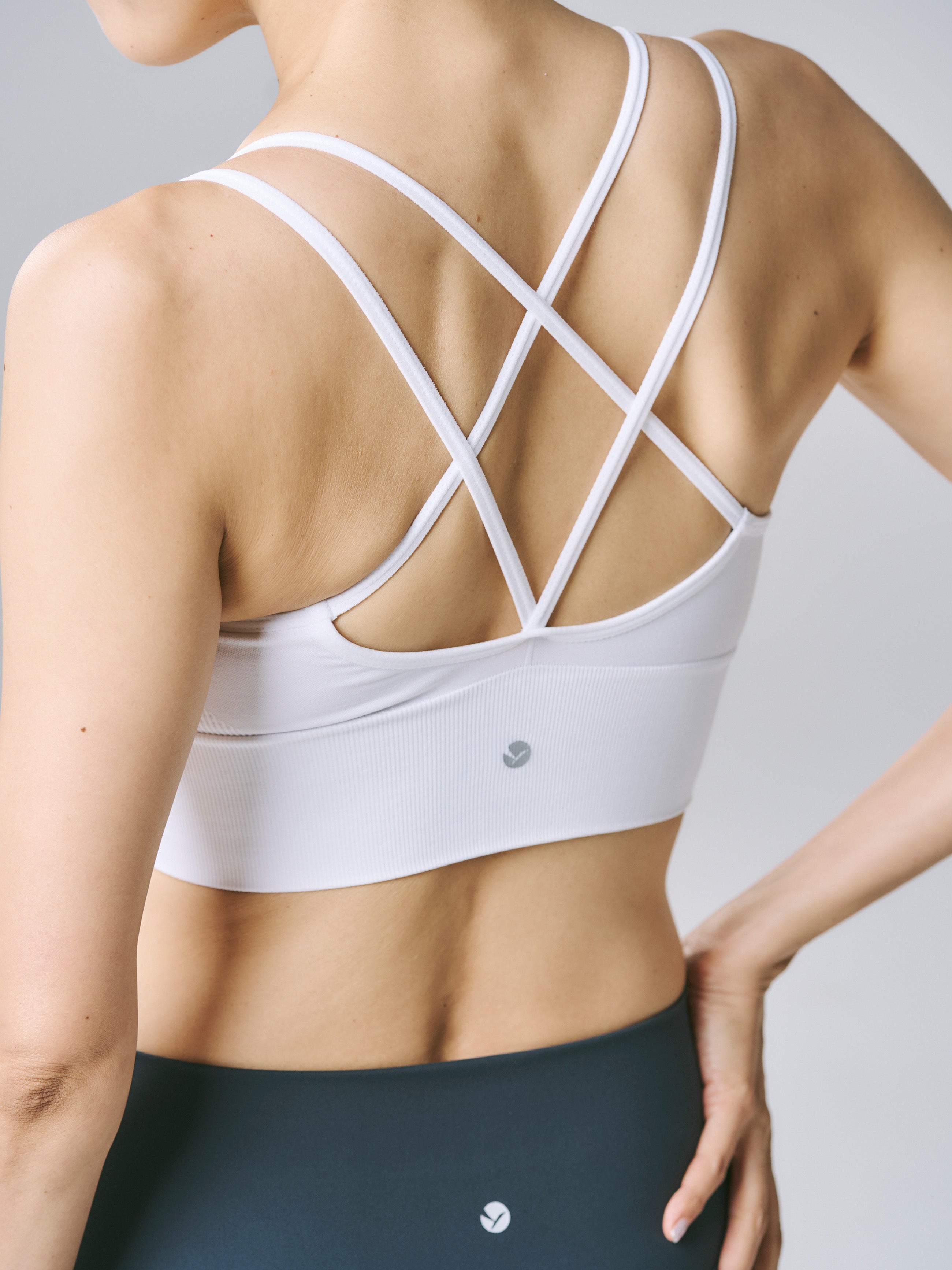 【新品】Lululemon ヨガブラ 6サイズ ホワイト 2枚セット ルエラ シームレス ヨガ ブラトップ ホワイト｜ クロス ストラップ