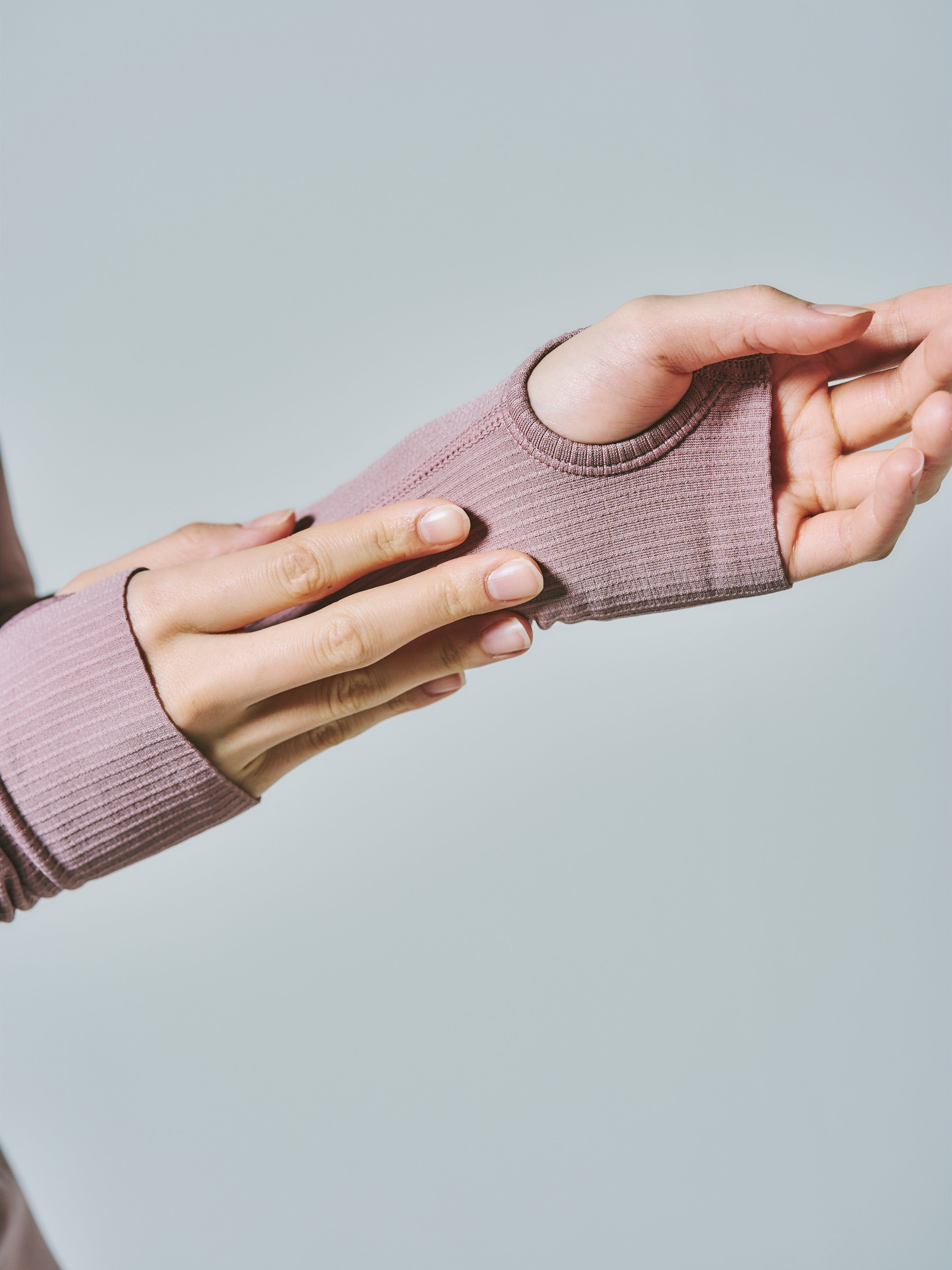 ヒトミ シームレス 長袖 トップス チューリングローズ