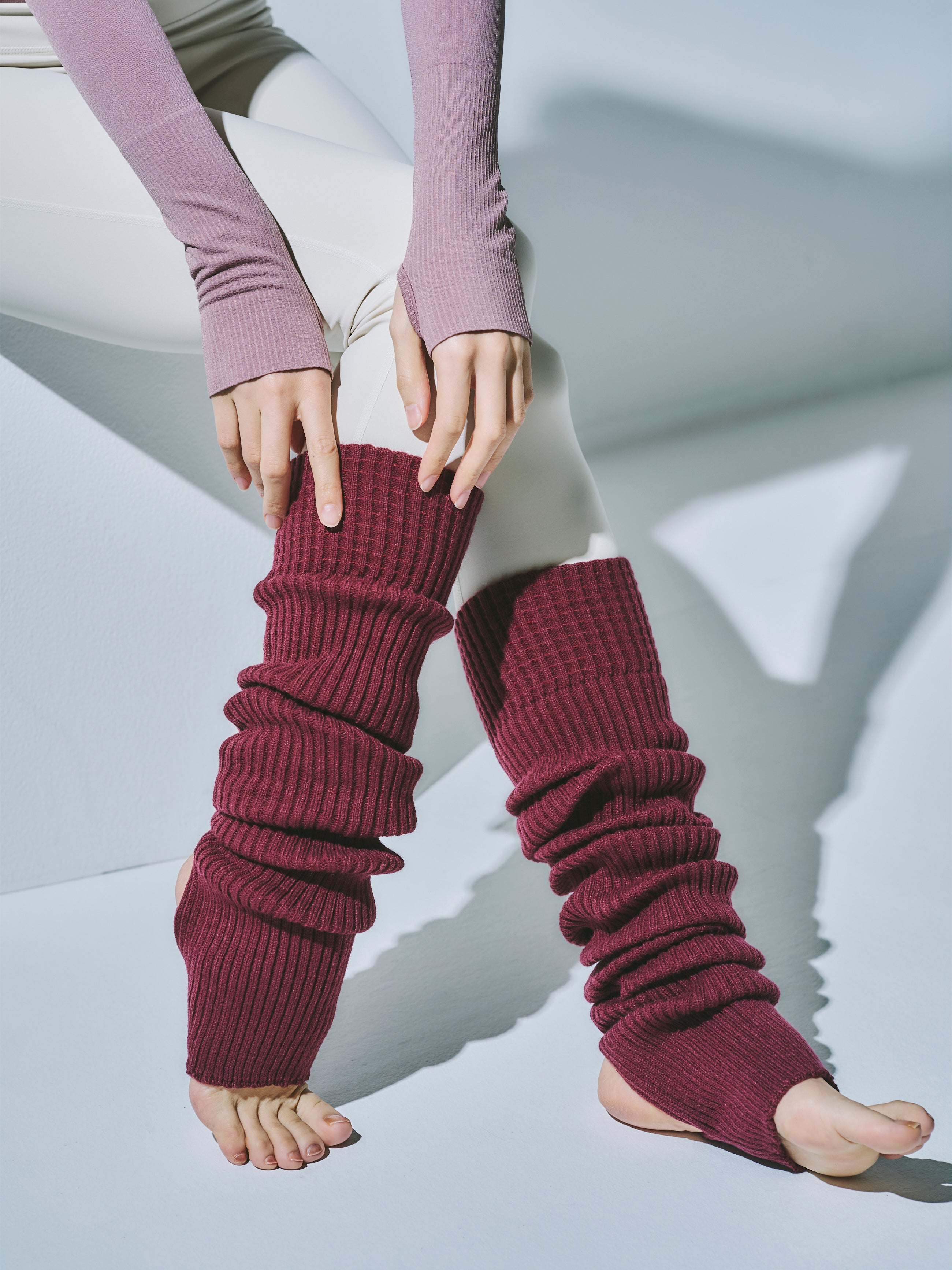 エッセンシャルズ レッグウォーマー バーガンディ