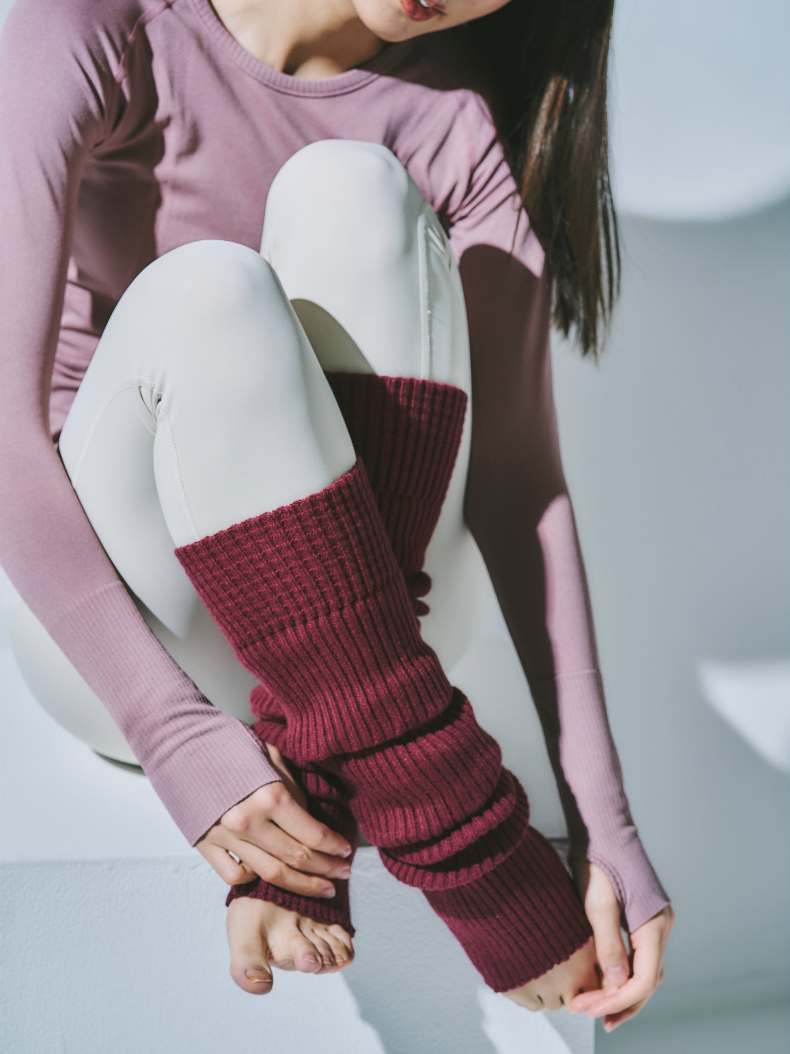 エッセンシャルズ レッグウォーマー バーガンディ