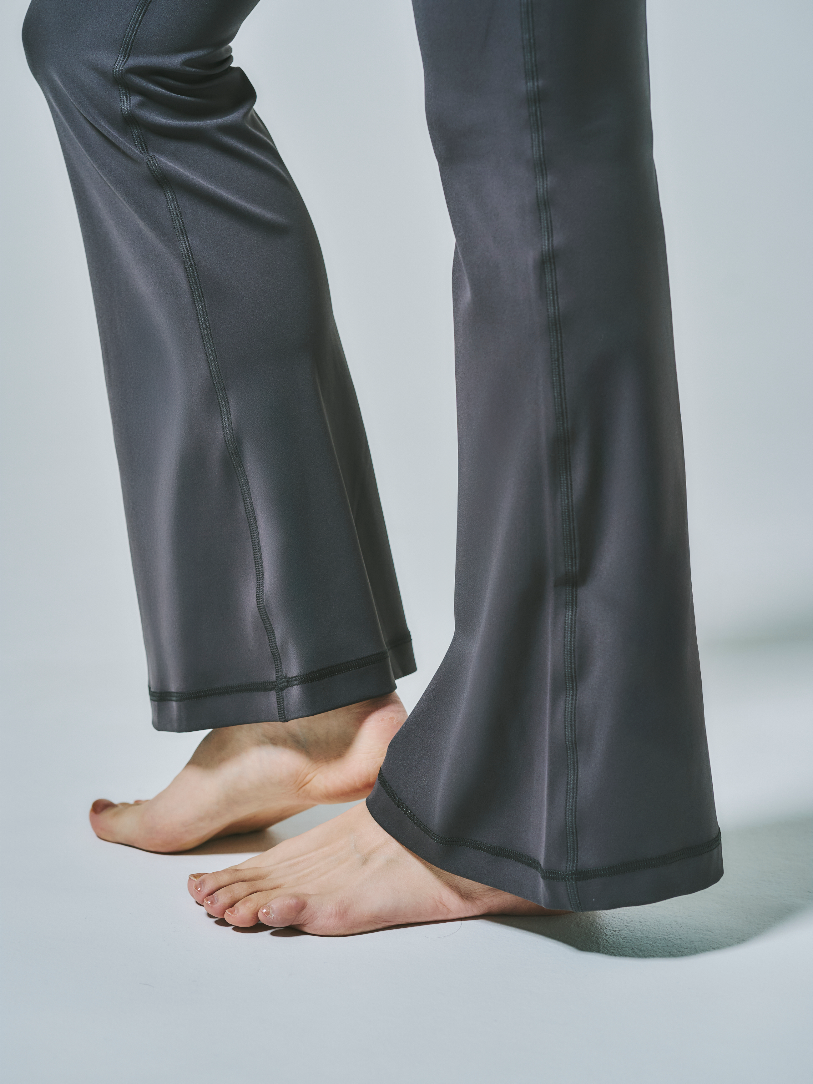 ノア ロング フレアパンツ チャコール