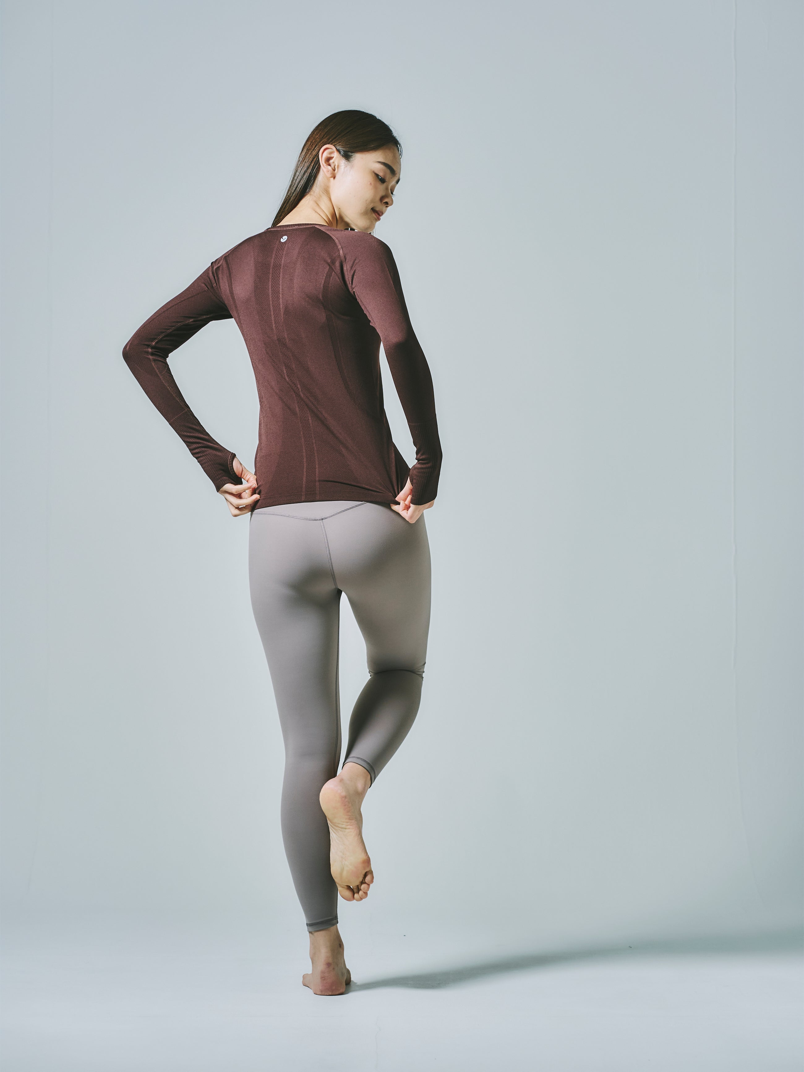 ヒトミ シームレス 長袖 トップス コーヒー