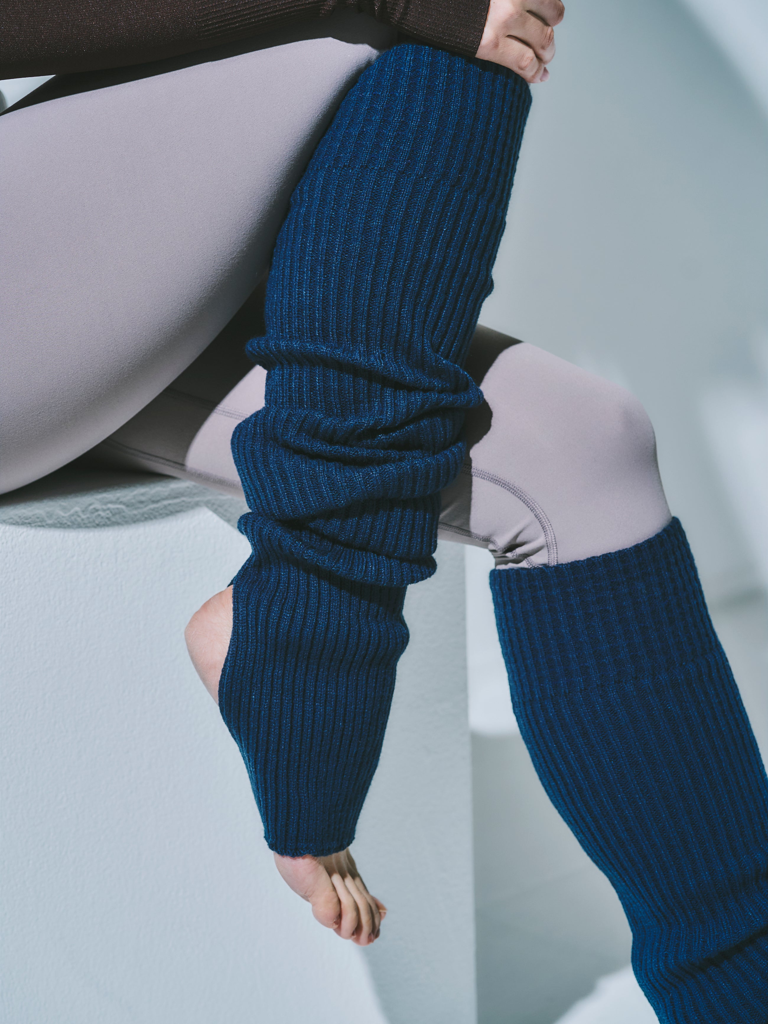 エッセンシャルズ レッグウォーマー ナイトフォール