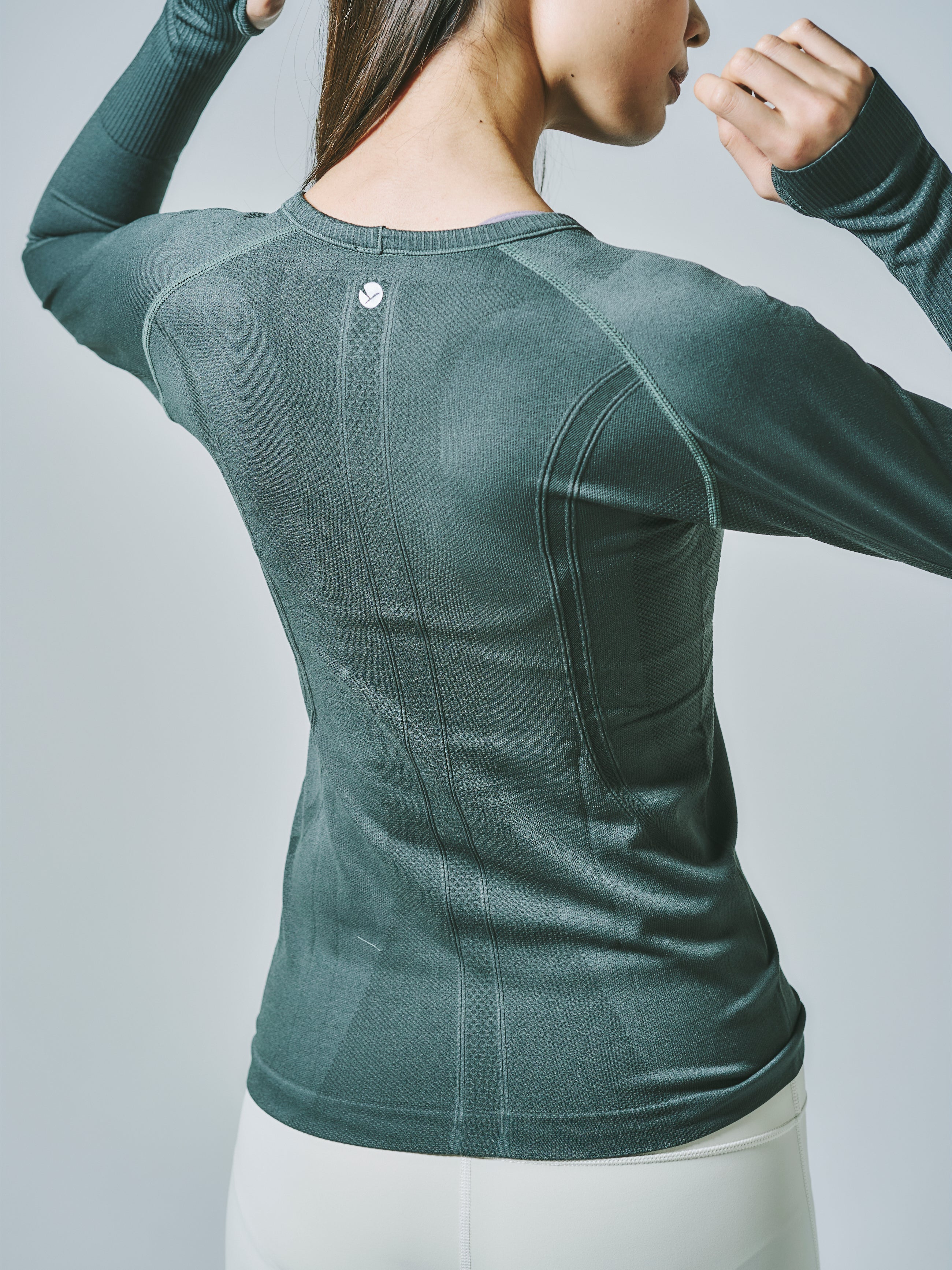 ヒトミ シームレス 長袖 トップス グラナイトグリーン