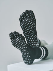 【高コスパ3足セット】グリップ付き 5本指ソックス 通常丈（ブラック/ホワイト/グレー）