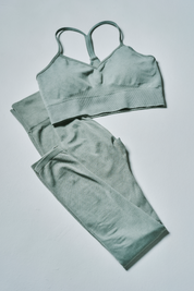 【セット】エッセンシャル プラス シームレス セット グリーン