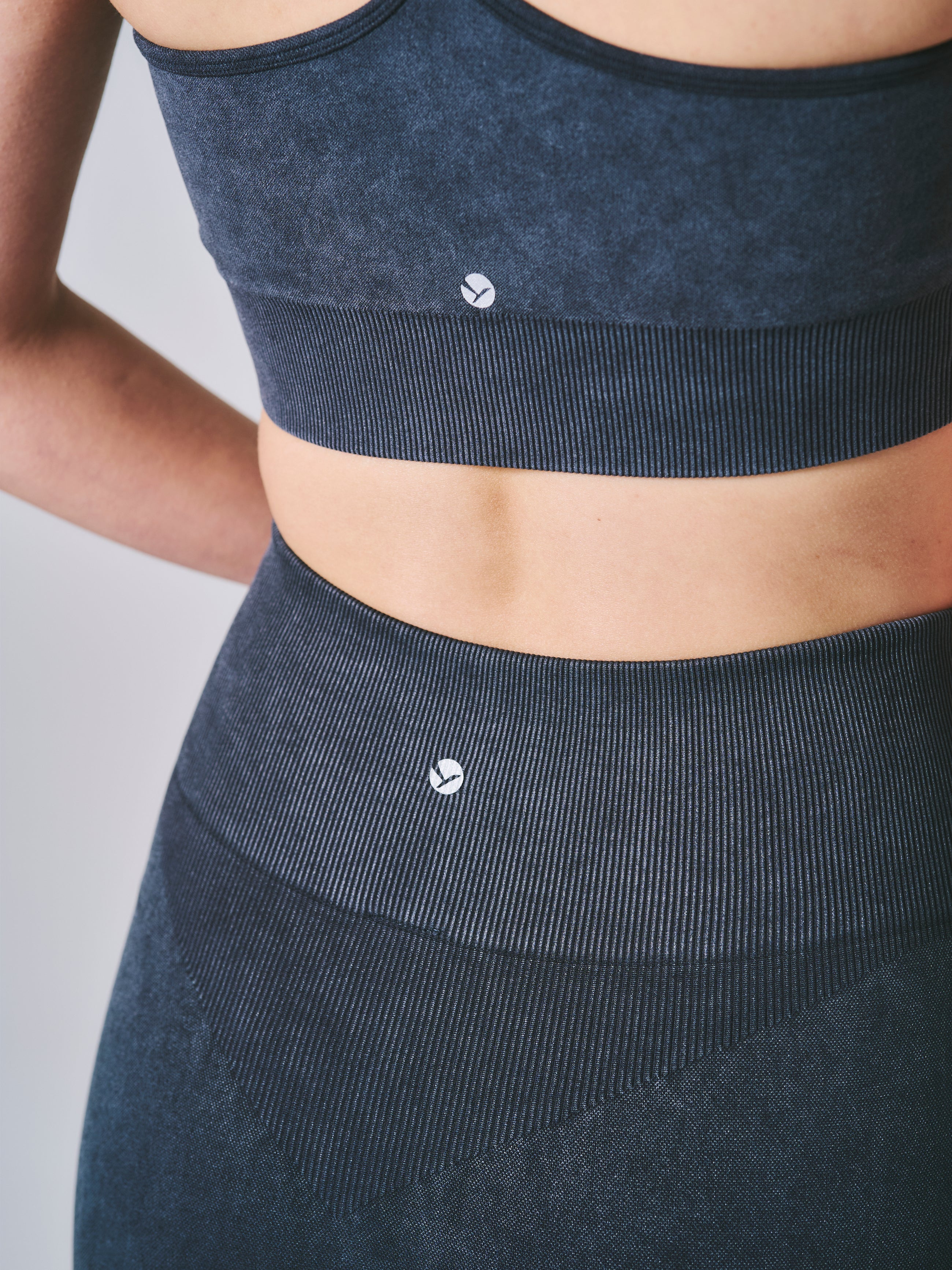 【セット】エッセンシャル プラス シームレス セット ブラック