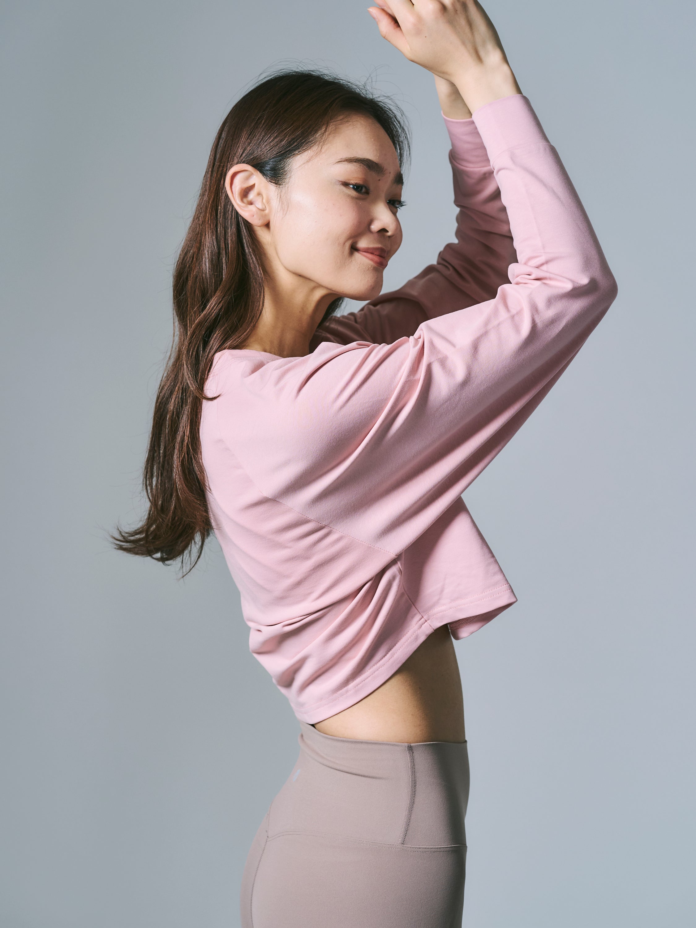 クララ クロップド ロングスリーブ Tシャツ ピンク | ヨガウェア【KIT