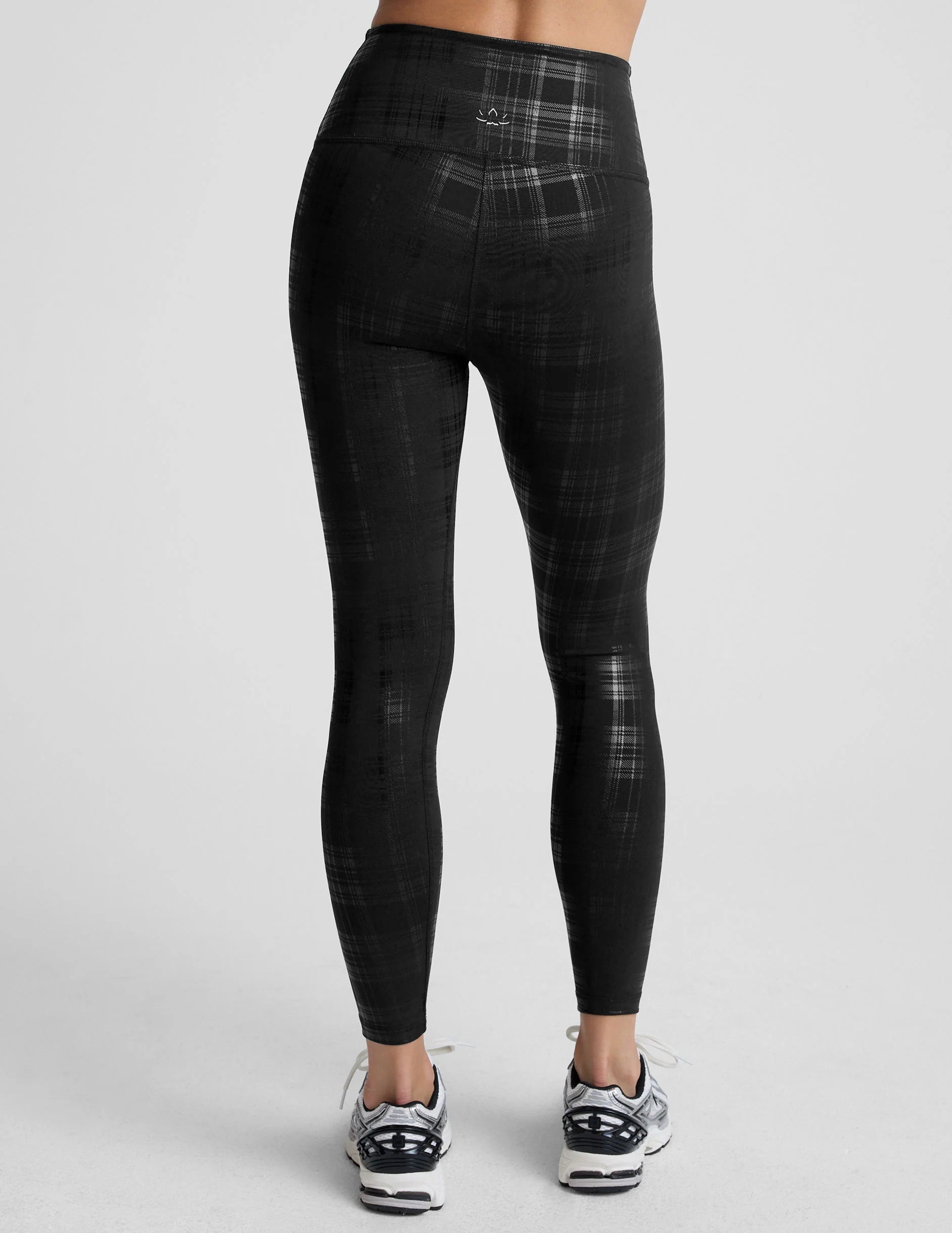 EP3243_plaid-foil-black_12717_7ee65fba-ef6c-4885-a32c-3ba08b1659b8.webp