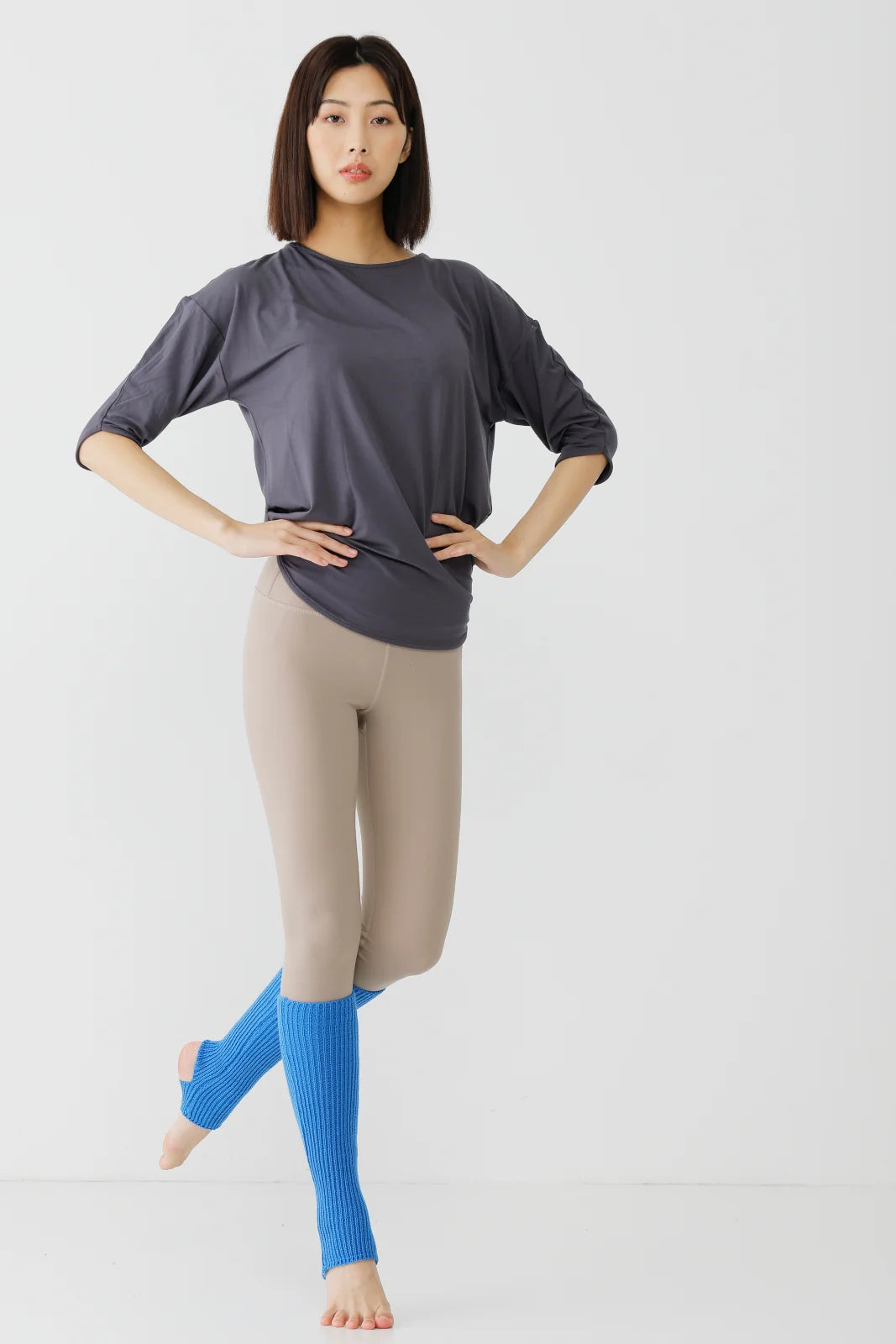 エッセンシャルズ レッグウォーマー ショート ブルー