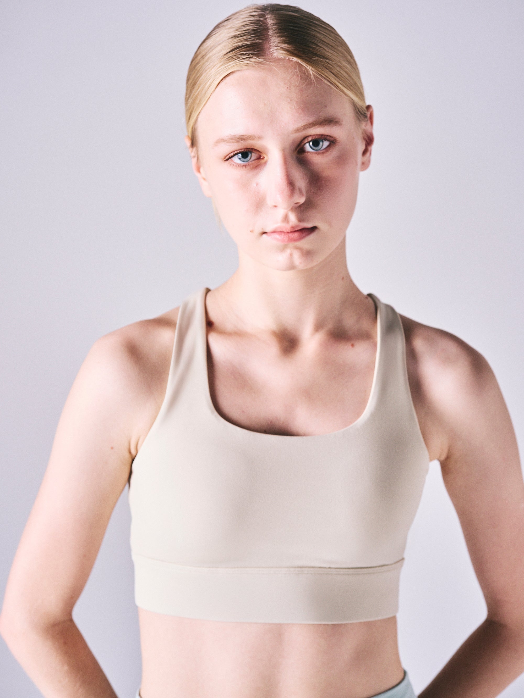 Olivia_beige_04.jpg