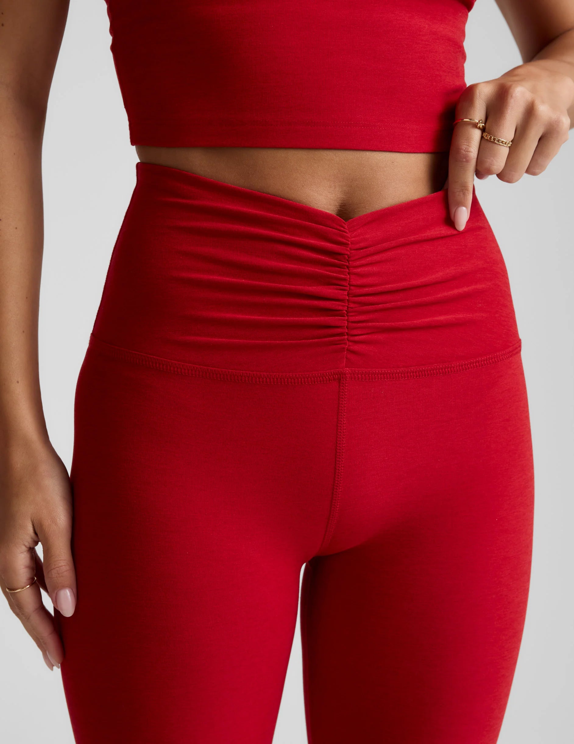 BEYOND YOGA スペースダイ センタード ミディ レギンス ホリー レッド ヘザー