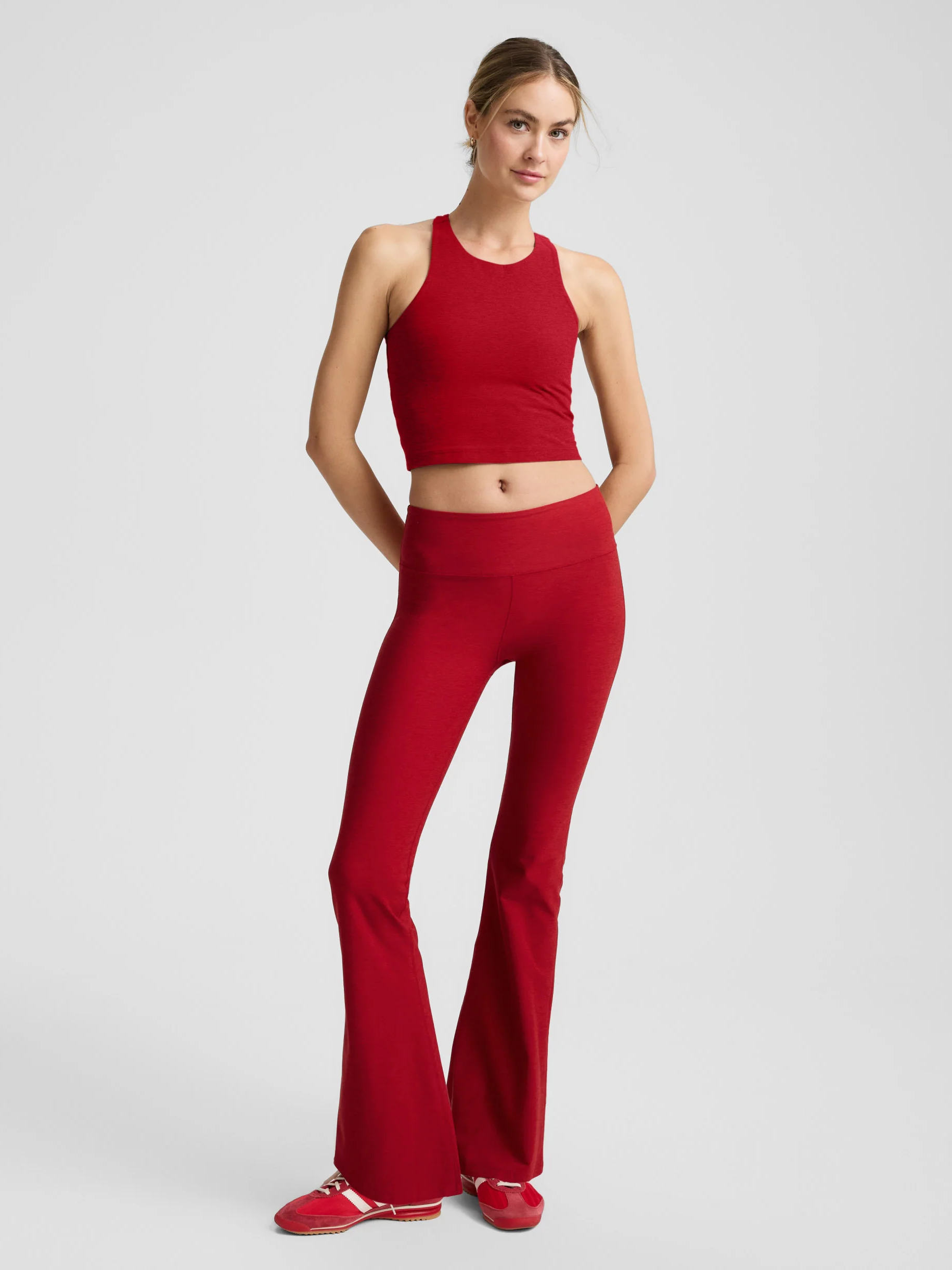 BEYOND YOGA スペースダイ ハイ ネック クロップド タンク ホリー レッド ヘザー