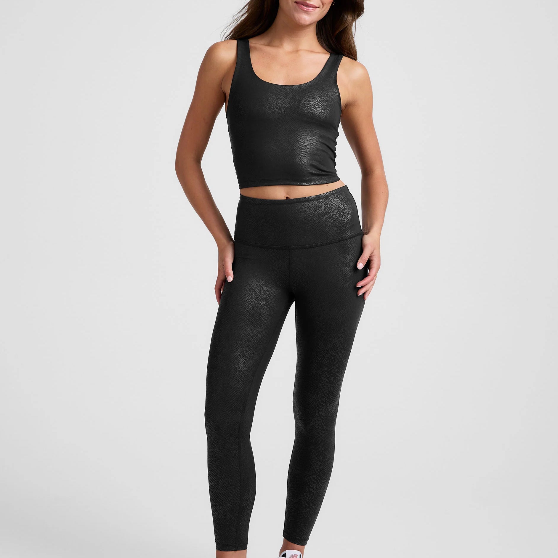 VI3243_viper-black_00714_98ab3227-20d7-4f1c-9120-ccc8d84b541c.webp
