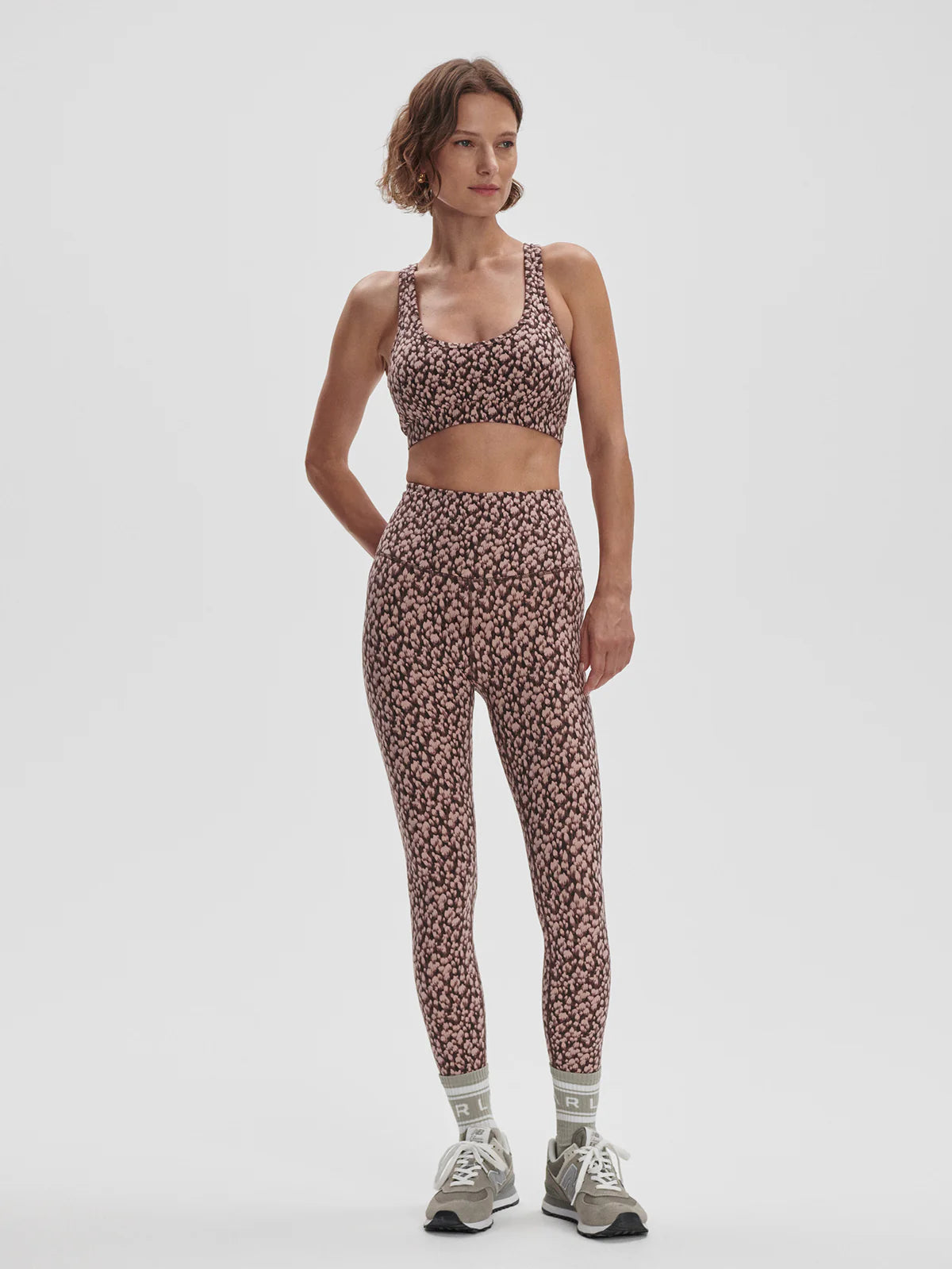 da6bd6e5f5943c13bcdf3ada58323626333318df_VAR02048_MOVE_SUPER_HIGH_LEGGING_25_DEEP_MAUVE_PETAL_064.webp