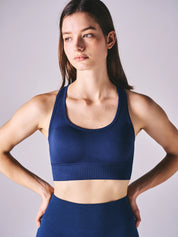 エッセンシャル シームレス スポーツブラ ネイビー