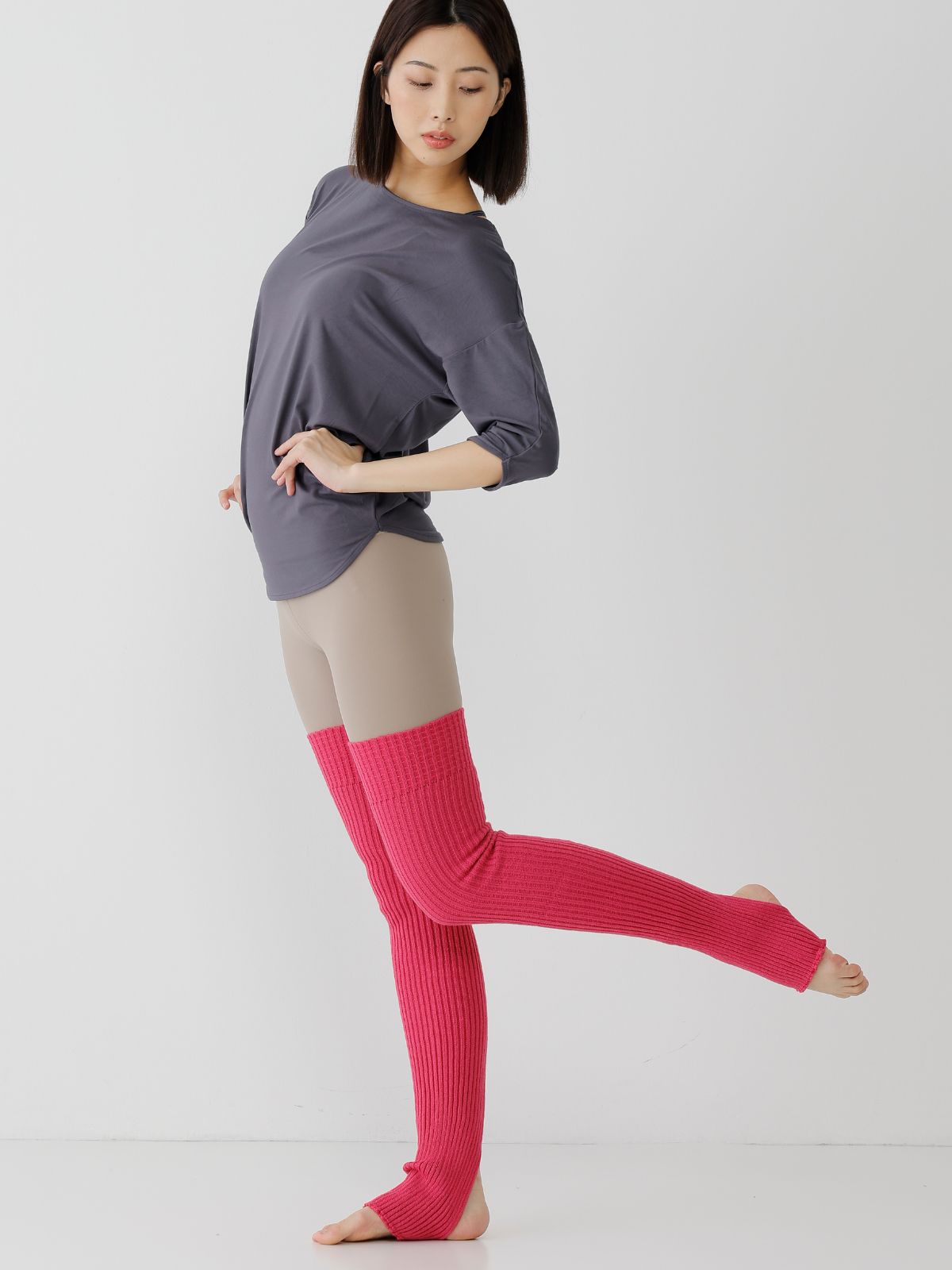 エッセンシャルズ レッグウォーマー ソフトクリムゾン