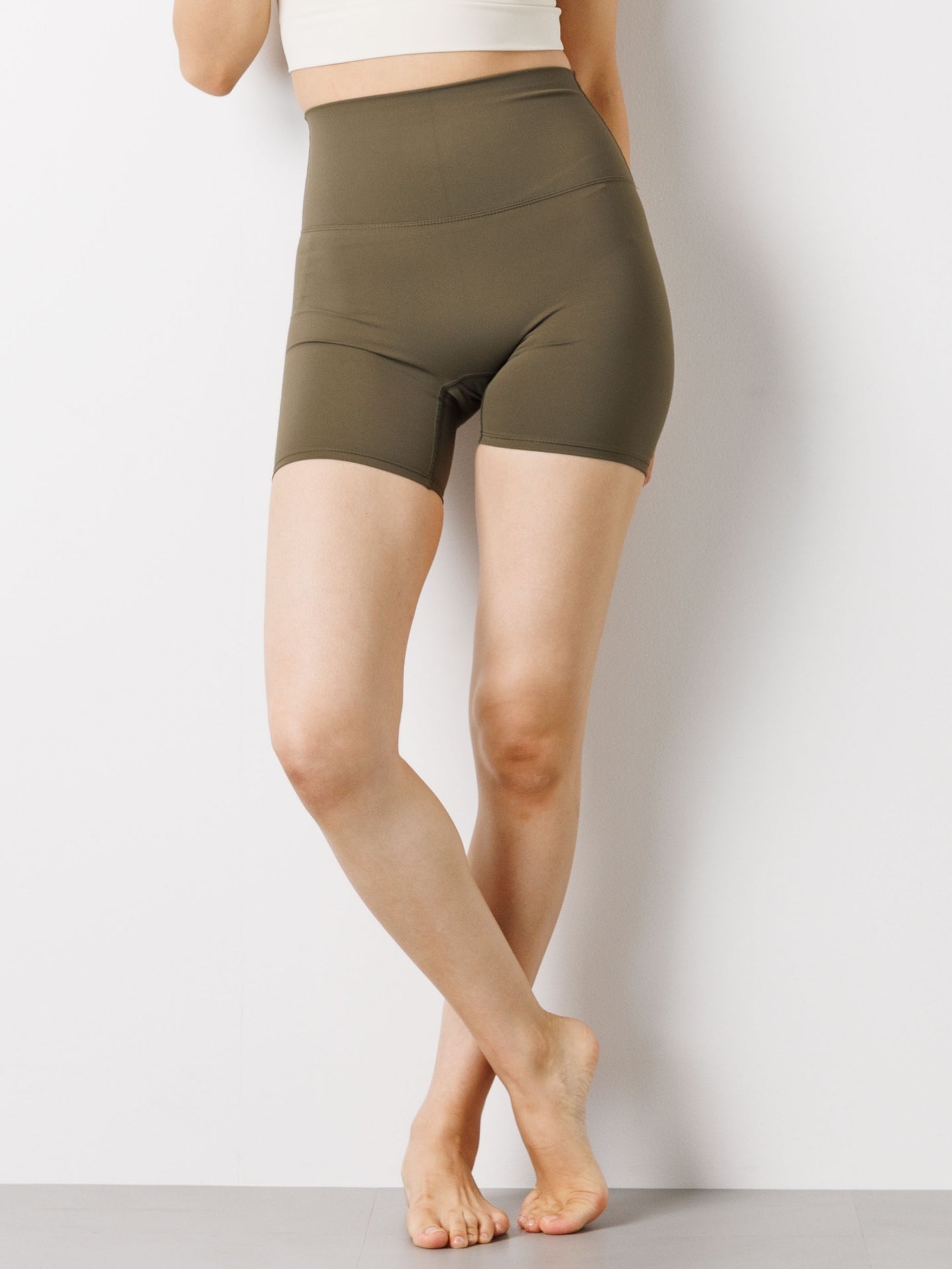 新品タグ付き 未使用 MOGA フィーリック ショートパンツ カーキ