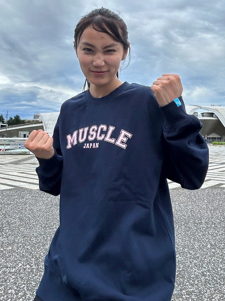 カレッジ ロゴ スウェットシャツ レディース Muscle Japan ネイビー