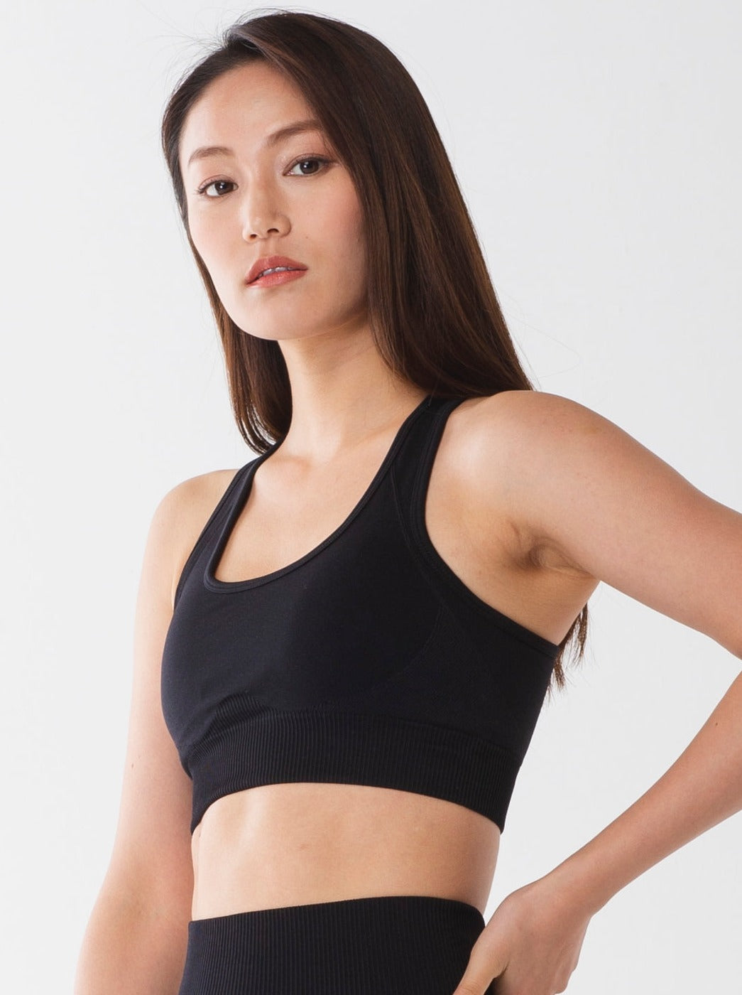 エッセンシャル シームレス スポーツブラ ブラックスター