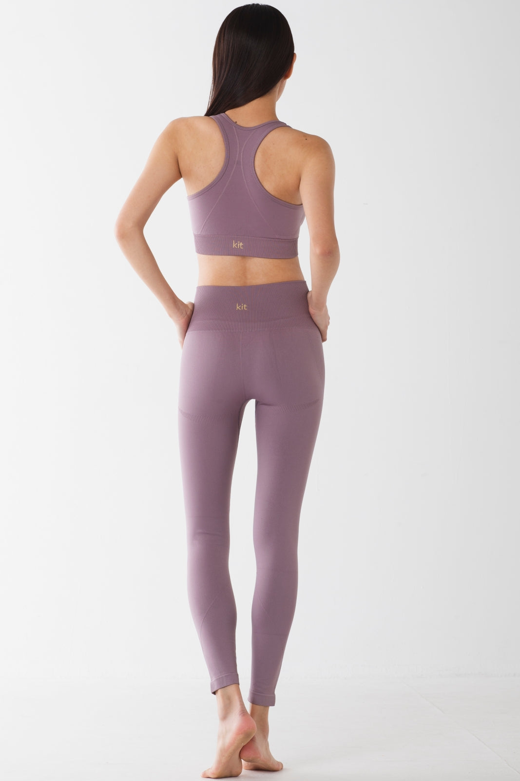 エッセンシャル シームレス スポーツブラ シャンパン