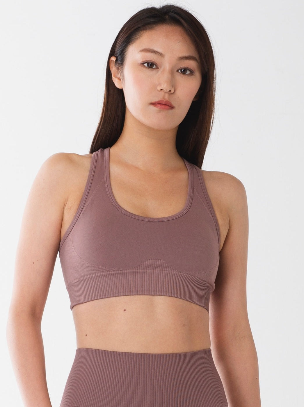 エッセンシャル シームレス スポーツブラ パインコーン