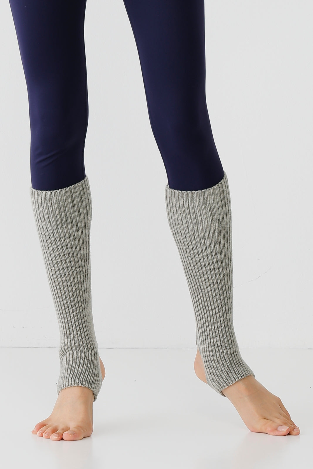 エッセンシャルズ レッグウォーマー ショート グレー